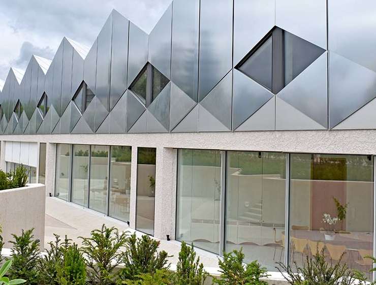 holzfenster-isowood-modern-rautenform-neubau-domaine-claude-bentz-remich